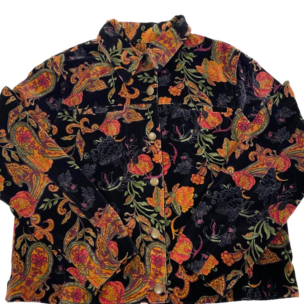 Vintage velvety paisley button down jacket ❀༉‧₊˚. 
(180)